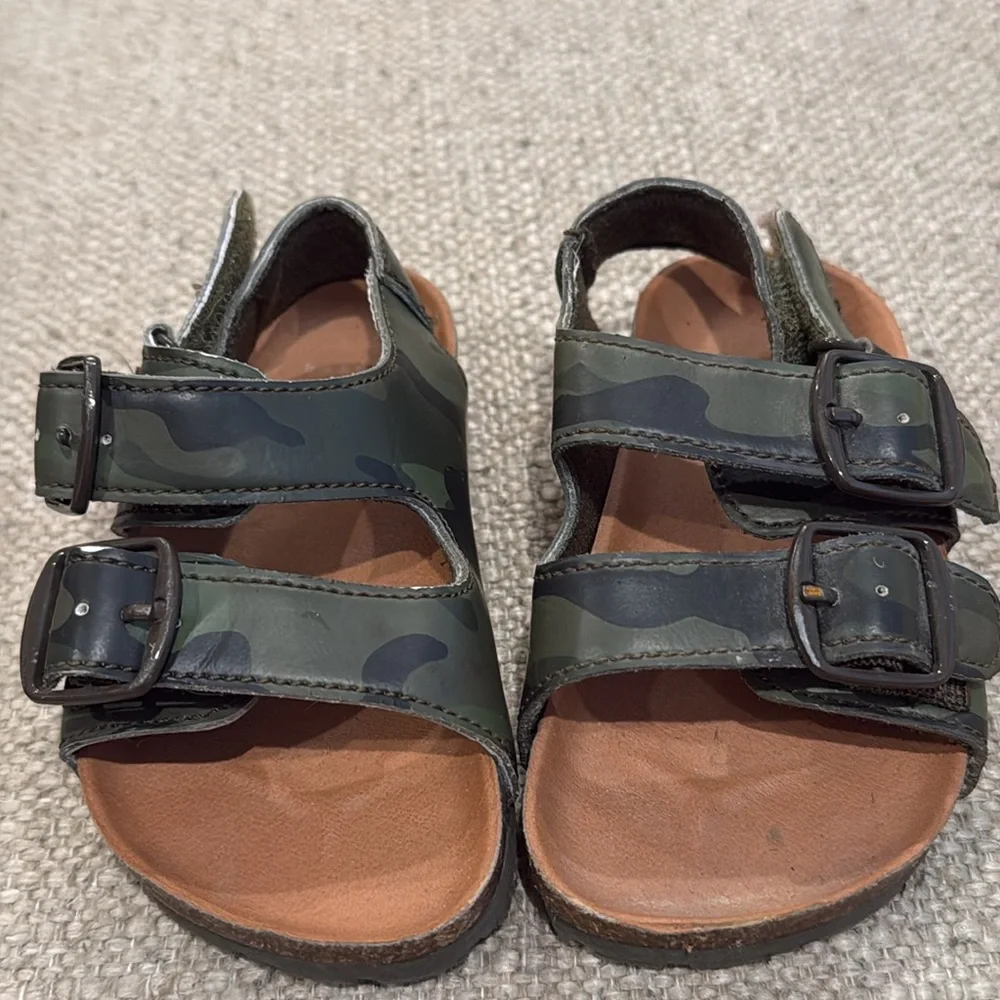 babyGap Baby Boy Green Camo Two Strap Velcro Walking Sandals Size 5 6
